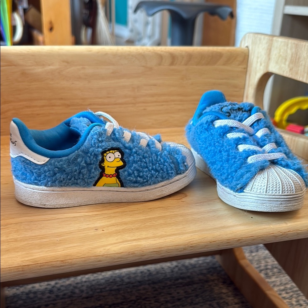 Adidas Marge Simpson Blue Hair Fuzzy Shell Toe Shoe toddler size 7